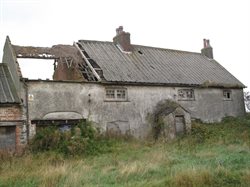 Locally listed Midgeland Farm showing advanced state of disrepair