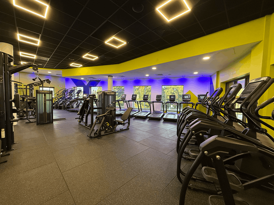 A room with gym equipment 