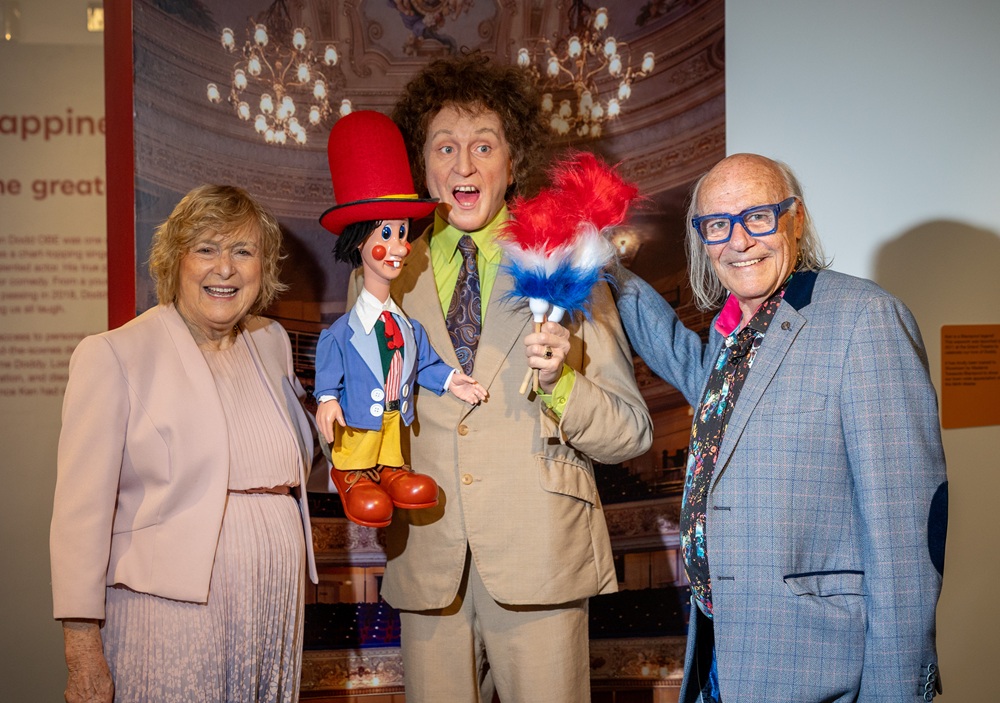(l-r) Anne, Lady Dodd, Sir Ken Dodd lifesize waxwork from Madame Tussauds Blackpool & comedian Mick Miller (2)