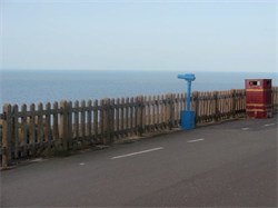 Concrete fence at north of Promenade