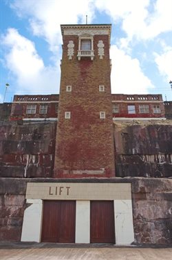 Entrance to non-functioning lift from Lower Walk