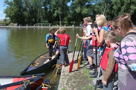 Group lining up waiting to go on the canoes