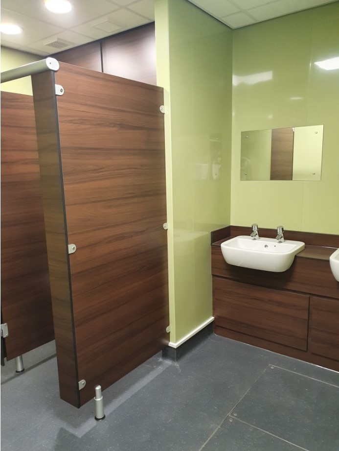 Toilet cubicle and sinks